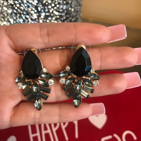 Black earrings - Picture 3 of 3